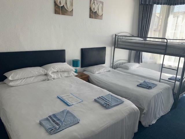 Family Room (2 Adults + 3 Children)